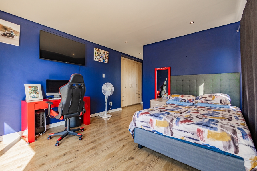 6 Bedroom Property for Sale in Baronetcy Estate Western Cape